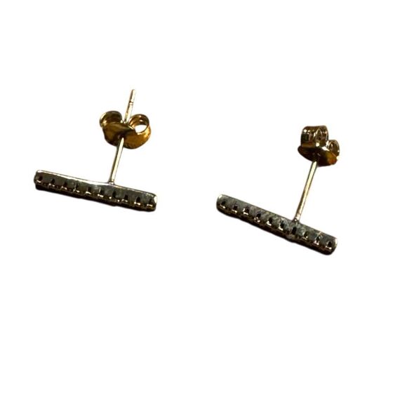 Macy’s Diamond Accent Bar Stud Earrings in fine Silver plate - Picture 5 of 6